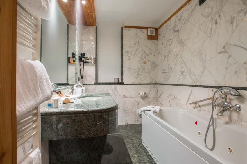 De Luxe Room 323 - Bath-Room